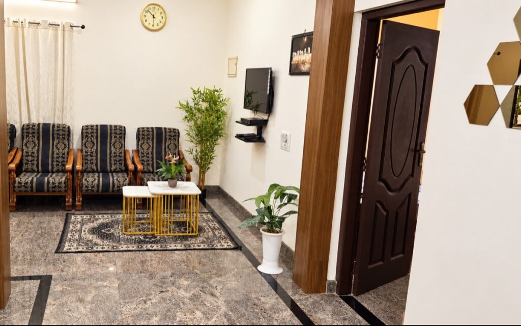 THREE BEDROOM APARTMENT Image 3
