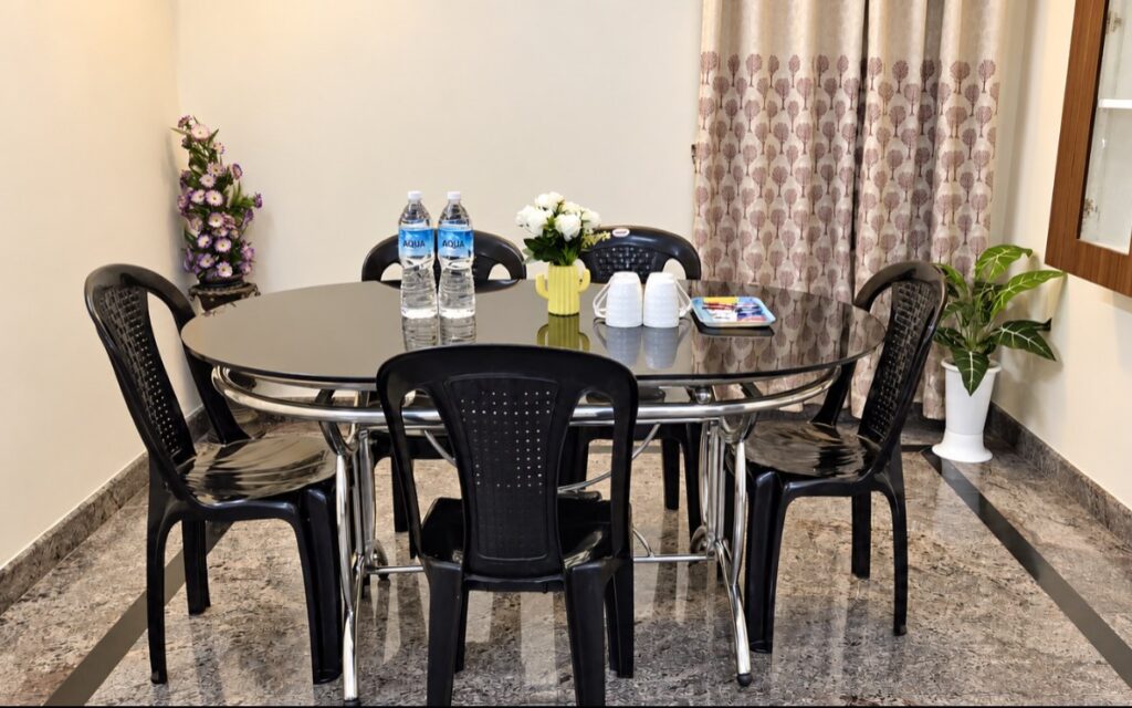 THREE BEDROOM APARTMENT Image 6
